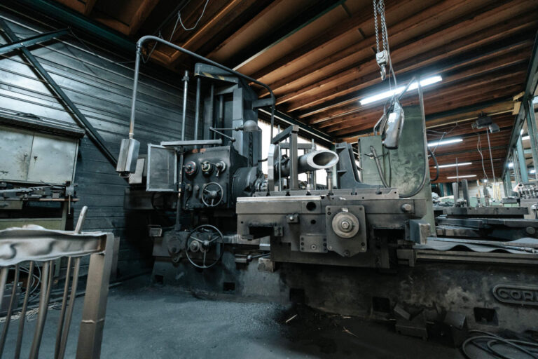 atelier et machines de l'Entreprise d'usinage et chaudronnerie Chambéry