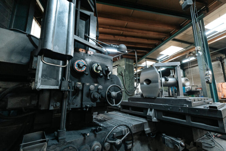 atelier et machines de l'Entreprise d'usinage et chaudronnerie Chambéry