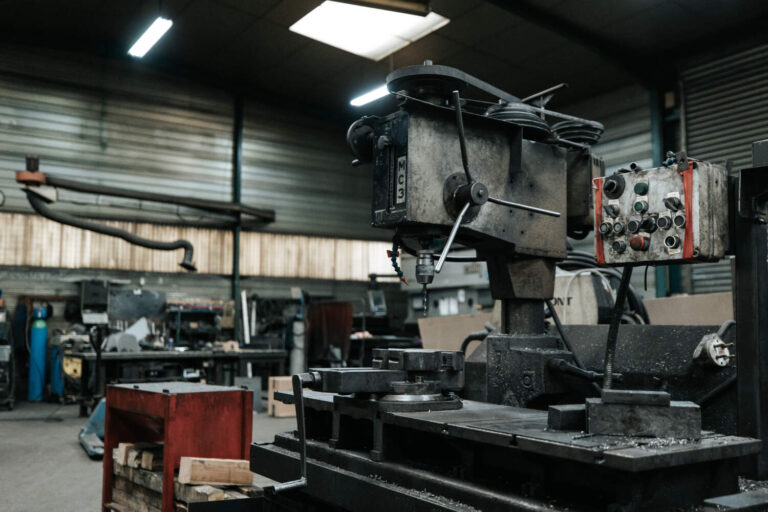 atelier et machines de l'Entreprise d'usinage et chaudronnerie Chambéry